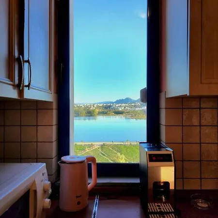 Lake View W/ 24 Check In